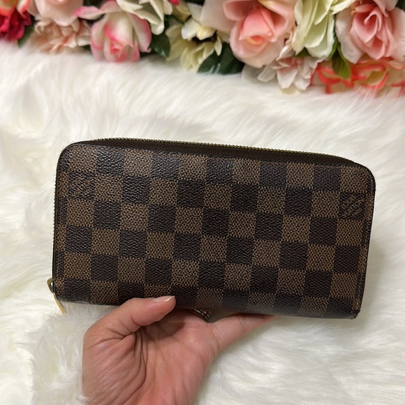 Louis Vuitton Damien Zippy Wallet - Picture 4 of 9